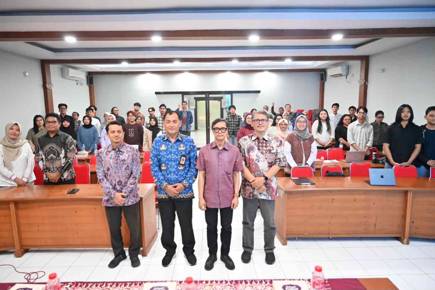 Kemlu RI Mengajak Mahasiswa HI UPNVY Meningkatkan Public Engagement dalam Diplomasi Digital Indonesia